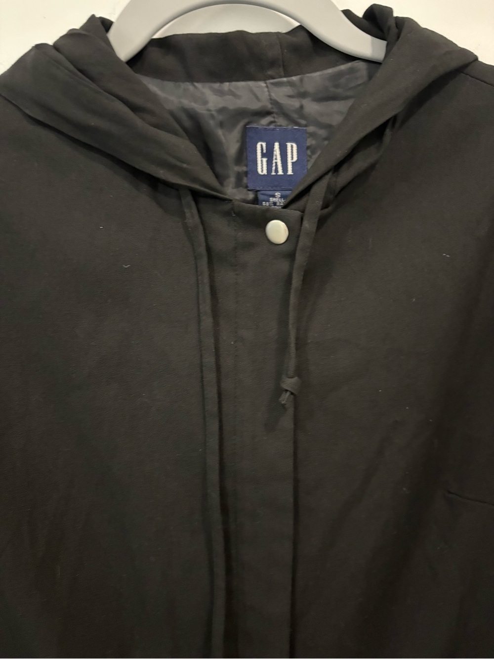 GAP woman hooded long sleeve zippered black jacket rayon polyester spandex - Picture 3 of 6